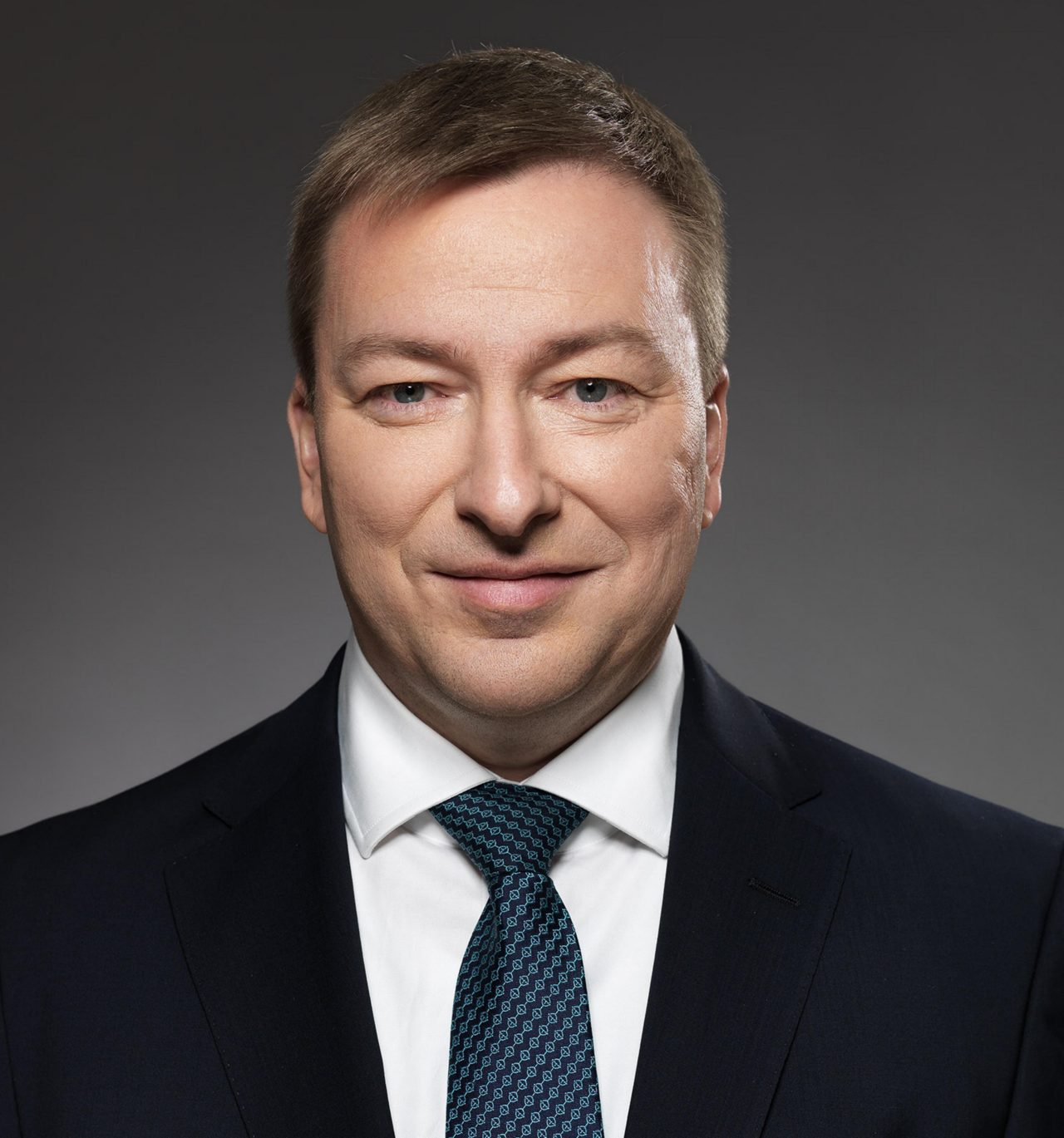 Hansen-Portrait-2019-crop.jpg